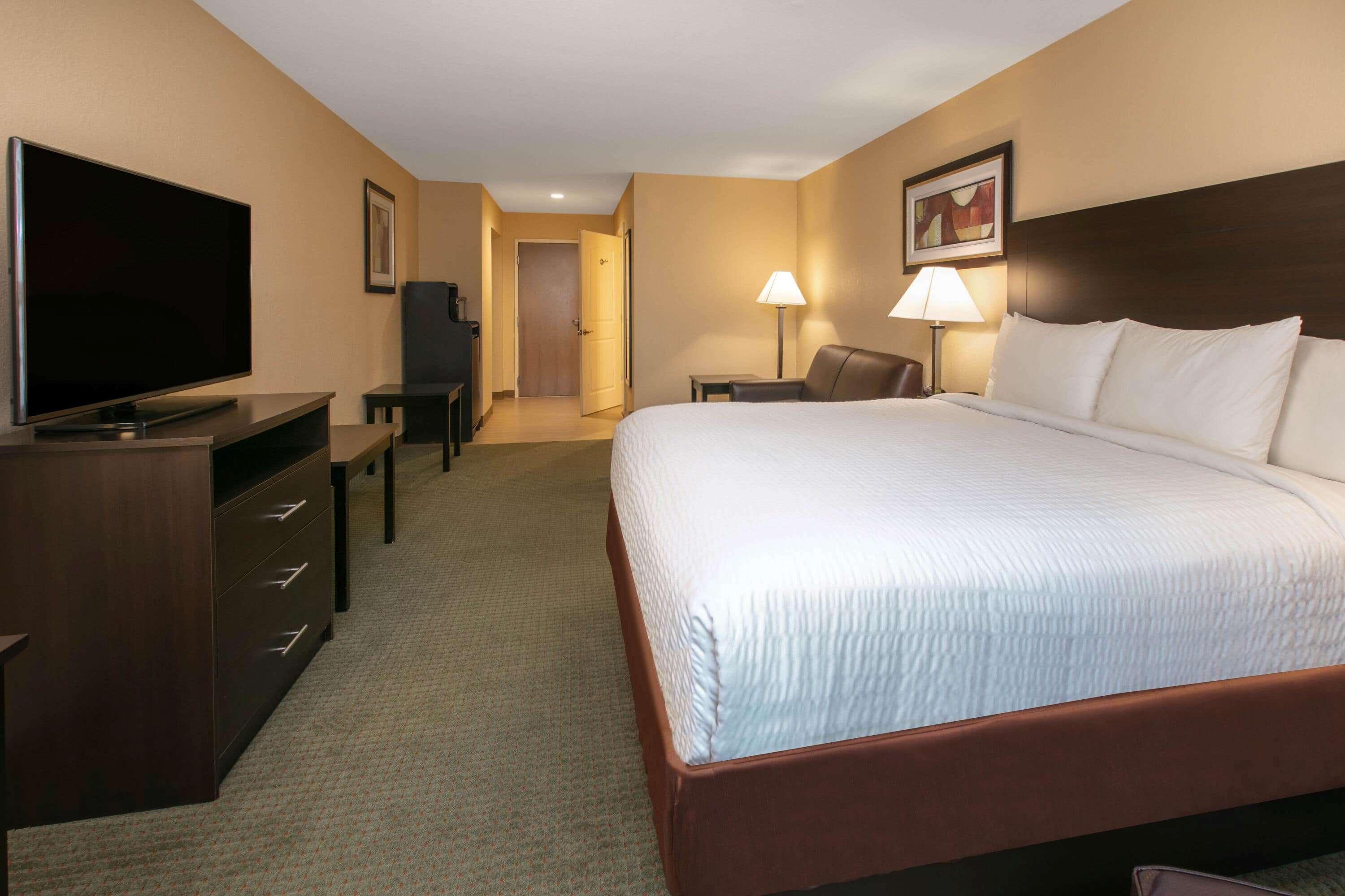 Days Inn & Suites By Wyndham Florence/Jackson Area Exteriör bild
