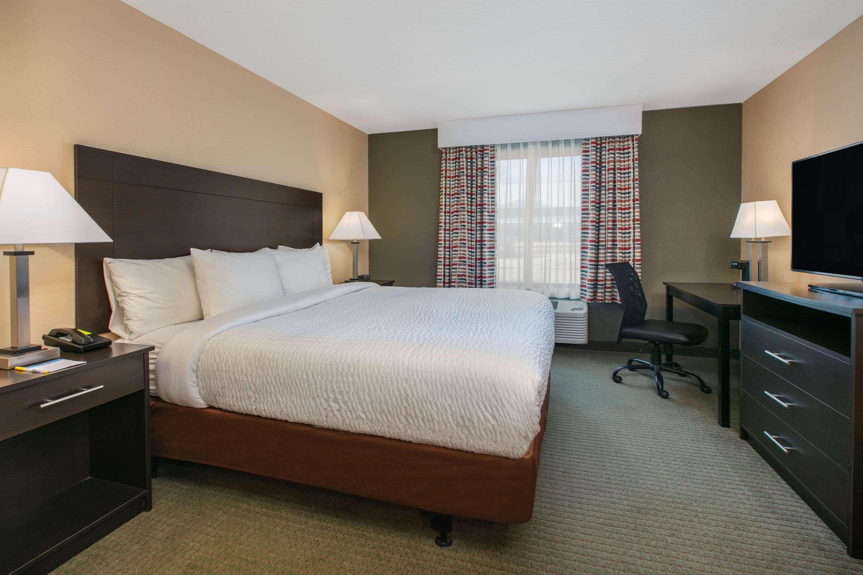 Days Inn & Suites By Wyndham Florence/Jackson Area Exteriör bild