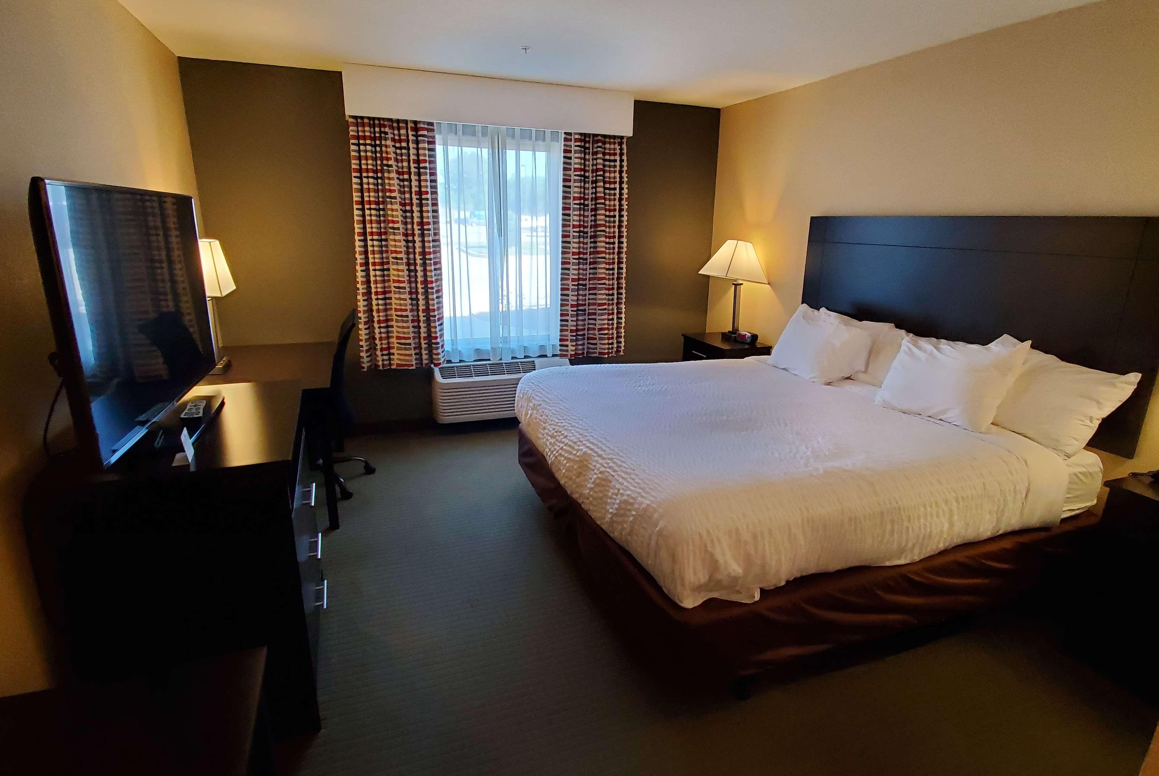 Days Inn & Suites By Wyndham Florence/Jackson Area Exteriör bild