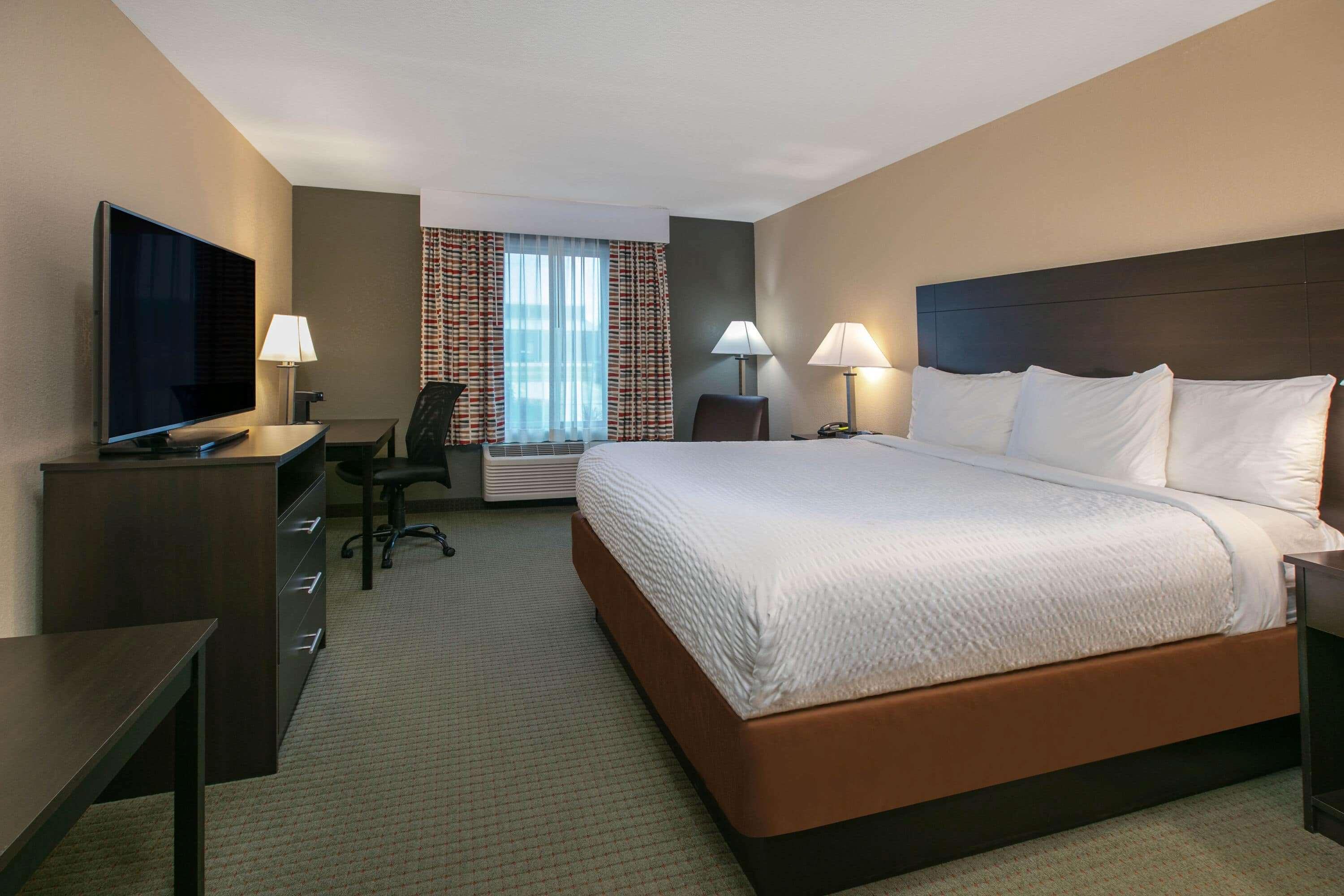 Days Inn & Suites By Wyndham Florence/Jackson Area Exteriör bild