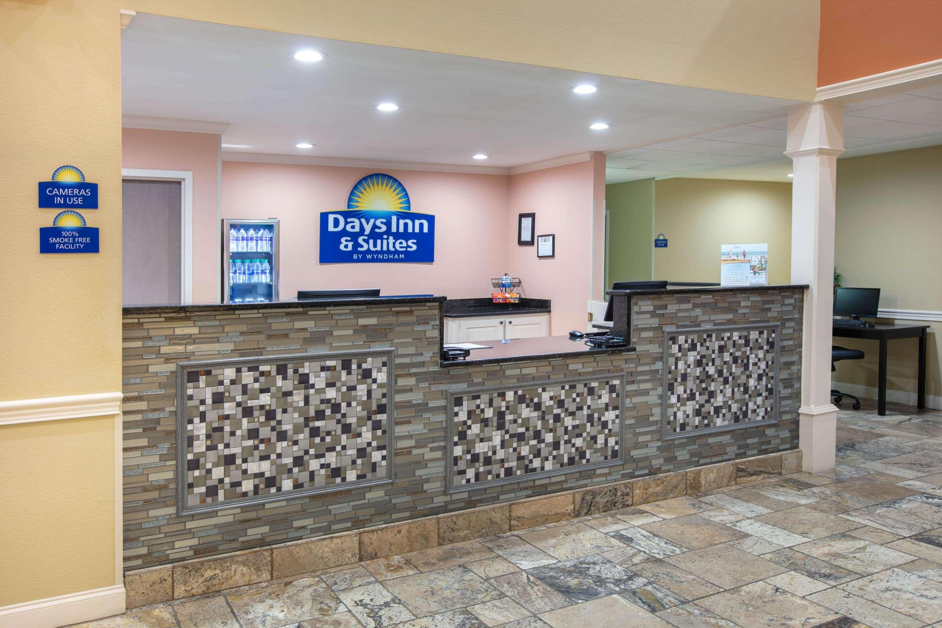 Days Inn & Suites By Wyndham Florence/Jackson Area Exteriör bild