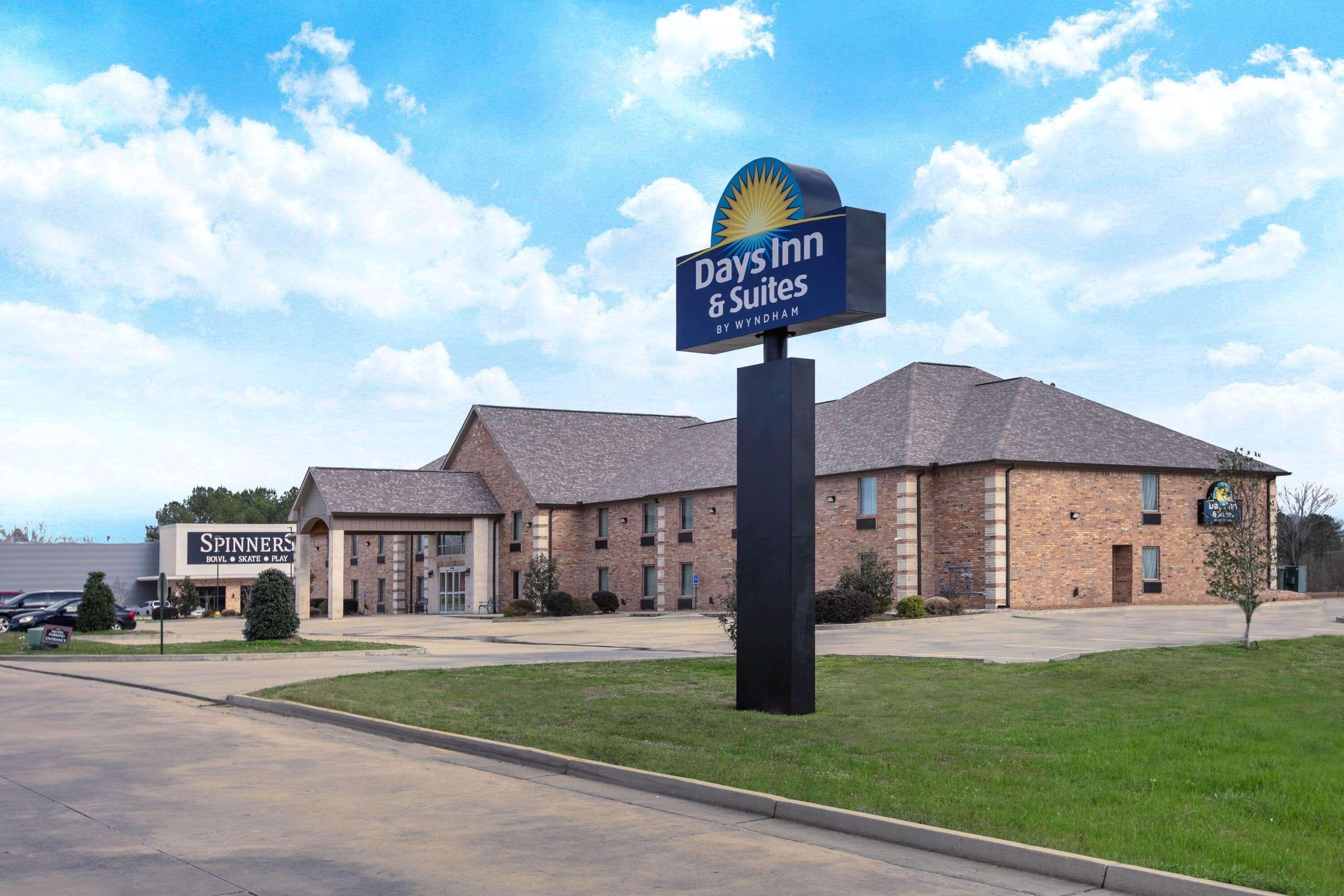 Days Inn & Suites By Wyndham Florence/Jackson Area Exteriör bild