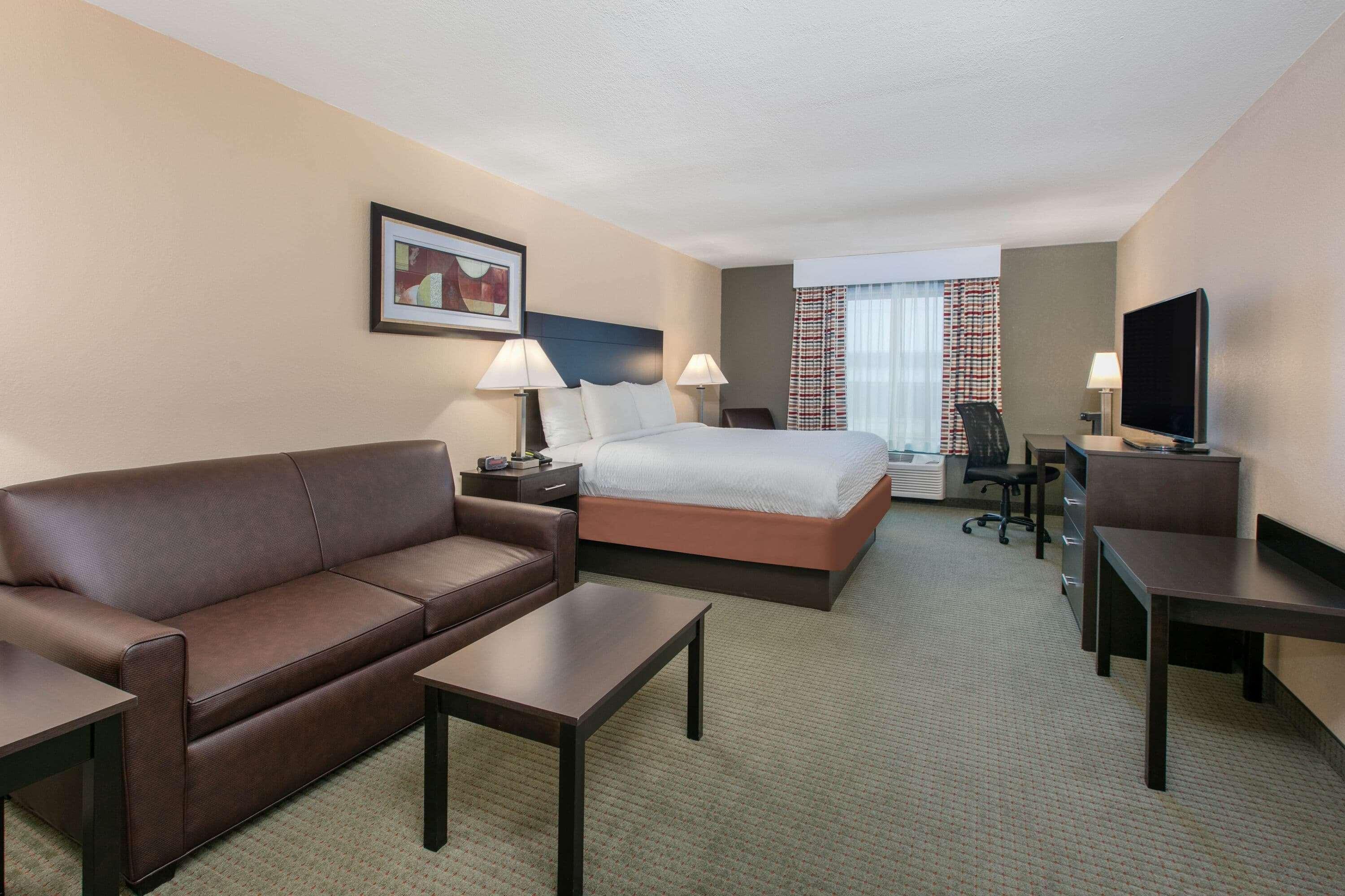 Days Inn & Suites By Wyndham Florence/Jackson Area Exteriör bild