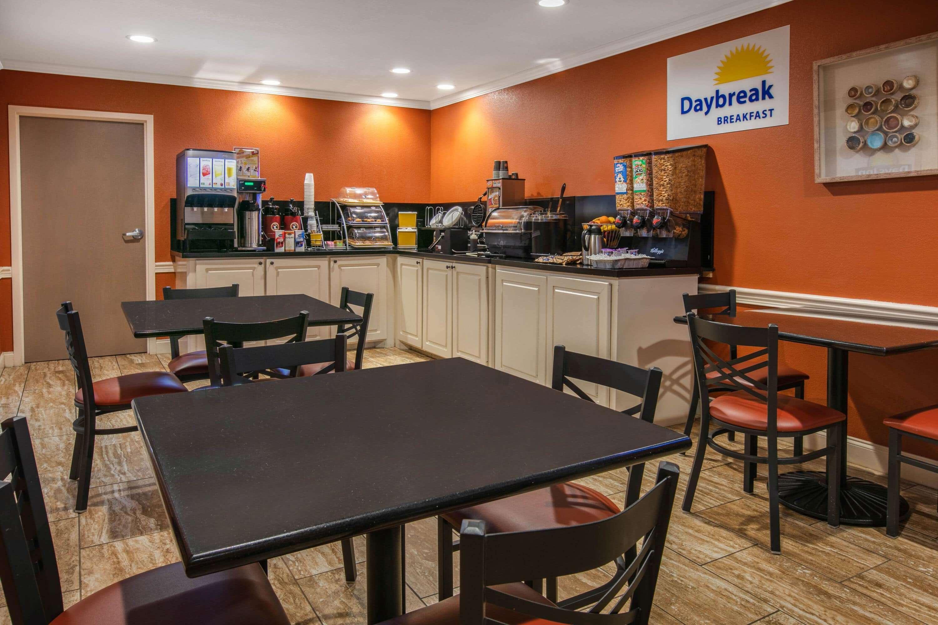 Days Inn & Suites By Wyndham Florence/Jackson Area Exteriör bild